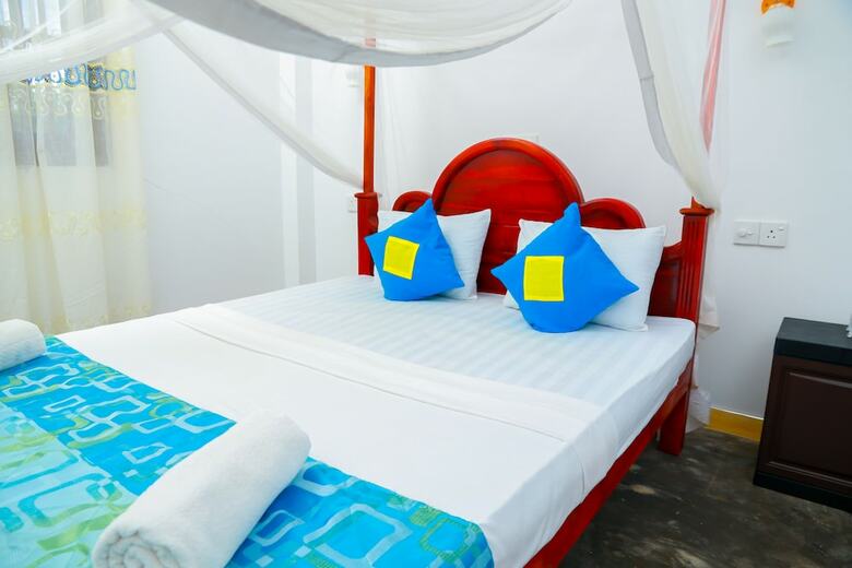 Hotel Rock Paradise Beach Cabana