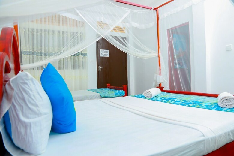 Hotel Rock Paradise Beach Cabana