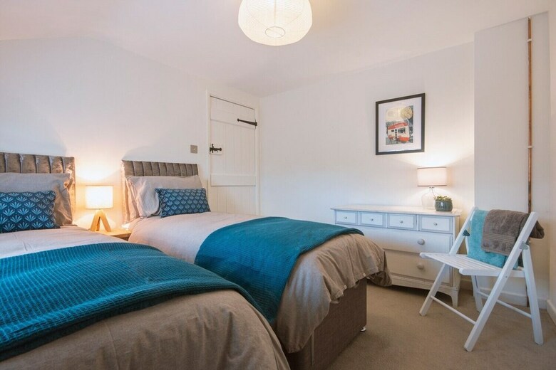 Church Cottage West Down Sleeps 6/7 Dog Friendly