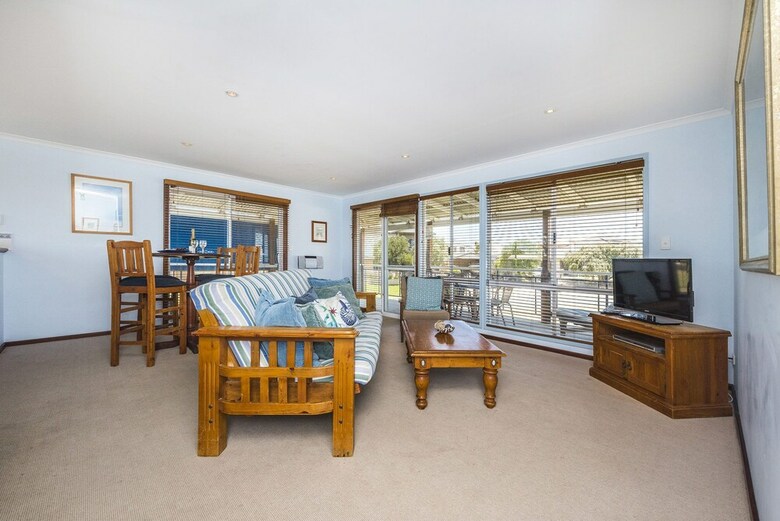 Beach Break - Family Accommodation With Ocean Views