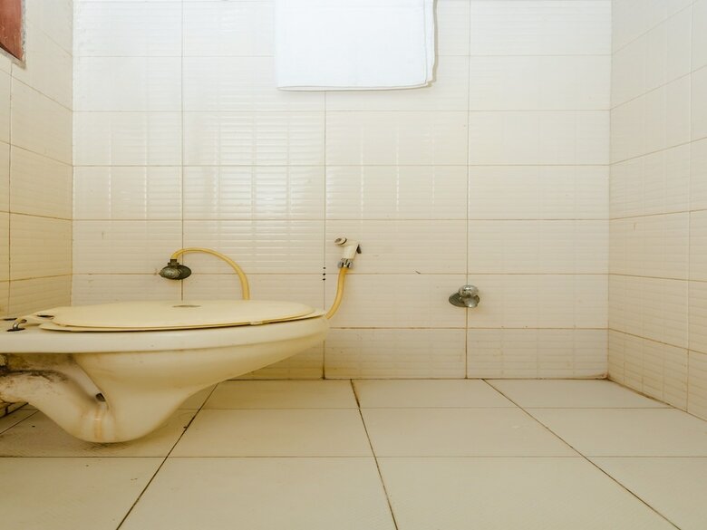 Spot On 45084 Hotel Navaratna Deluxe