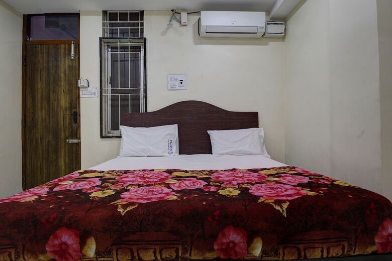Spot On 45084 Hotel Navaratna Deluxe