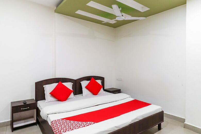 Oyo 62748 Hotel Zeenat