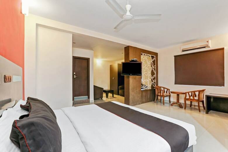 Collection O 50126 Hotel Sk Elegance