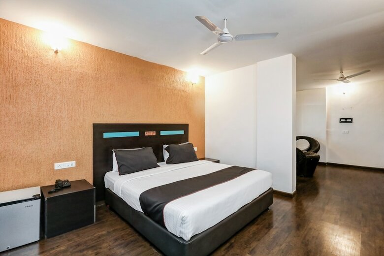 Collection O 50126 Hotel Sk Elegance