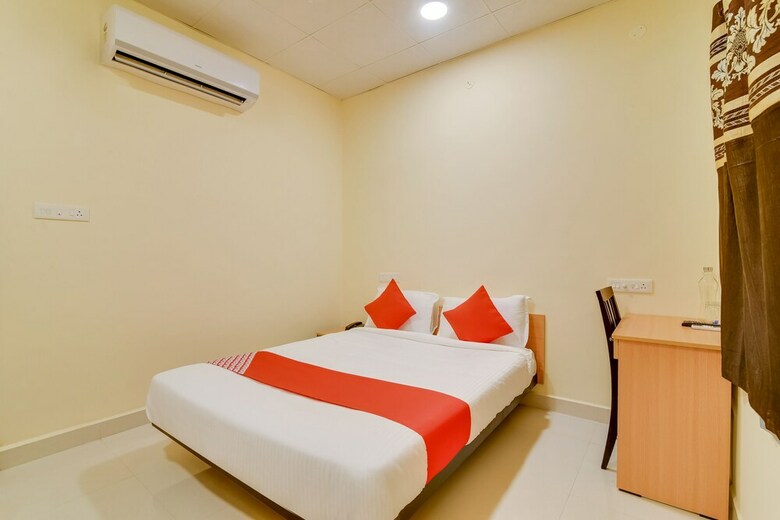 Hotel Oyo Flagship 39748 Om Sakthi Complex Pethuchettypet