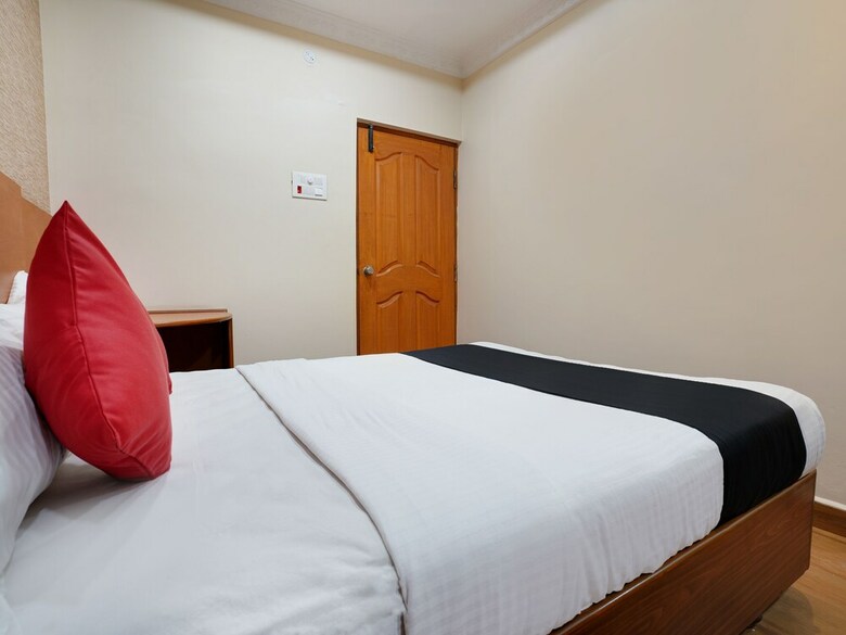 Hotel Capital O 46832 Gaayatri Residency
