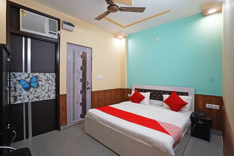 Hotel Oyo 46922 Qlark White Palace