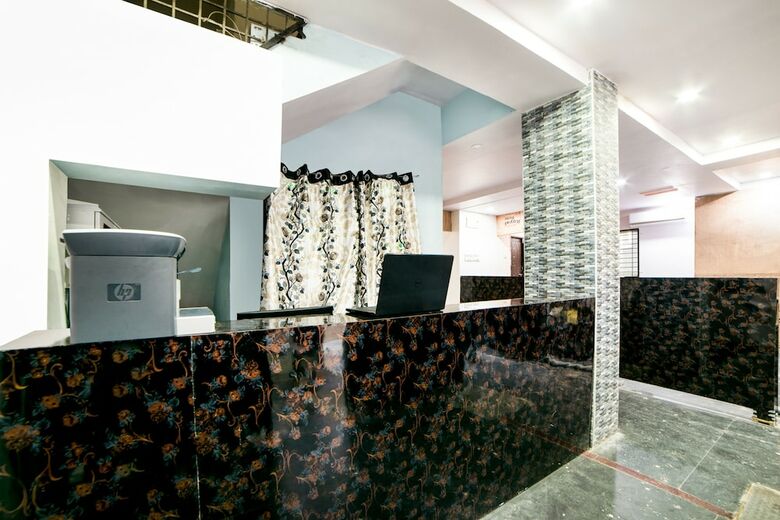 Oyo 62329 Lucky Hotels