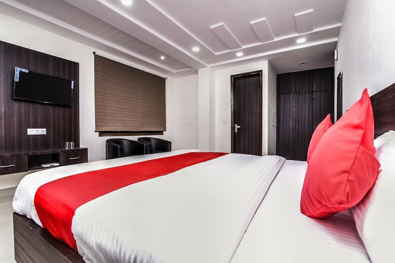 Hotel Oyo 24236  Dwarka Residency