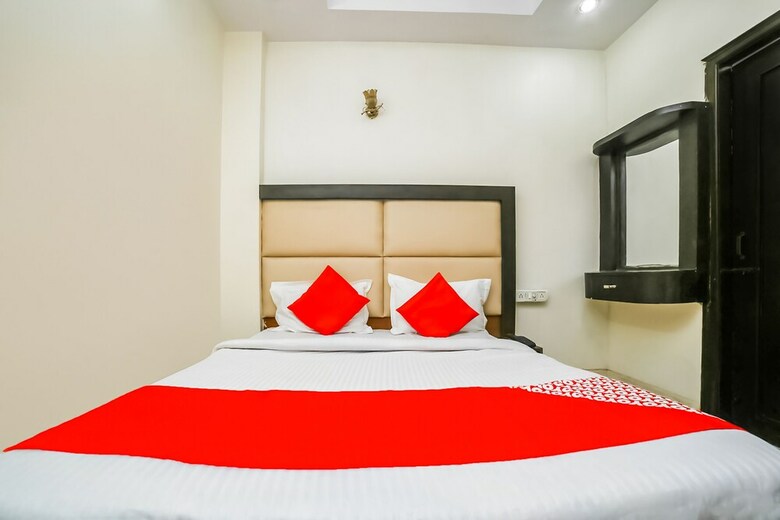 Hotel Oyo 38426 Pushpak Palace
