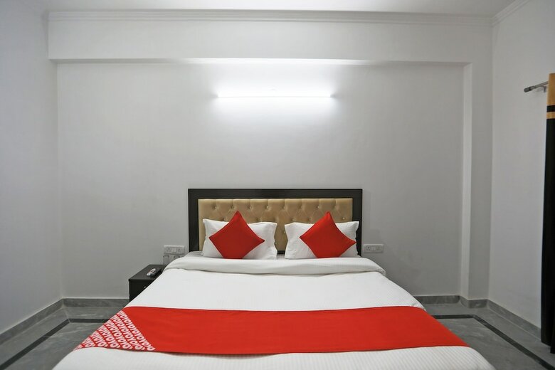 Hotel Oyo 48900 Grand & Epic Inn