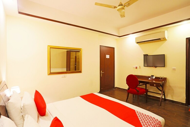 Oyo 27927 Hotel Picasso