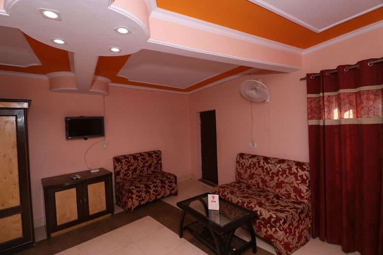 Hotel Oyo 27612 Maitri Holiday Home
