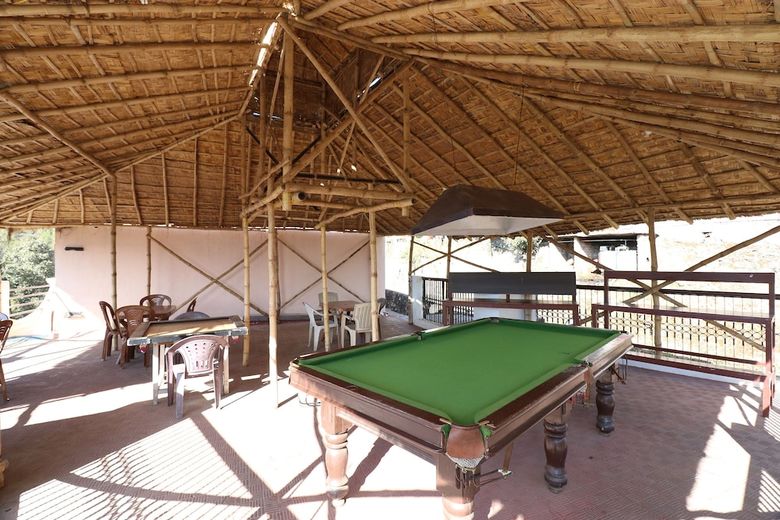 Hotel Oyo 27612 Maitri Holiday Home
