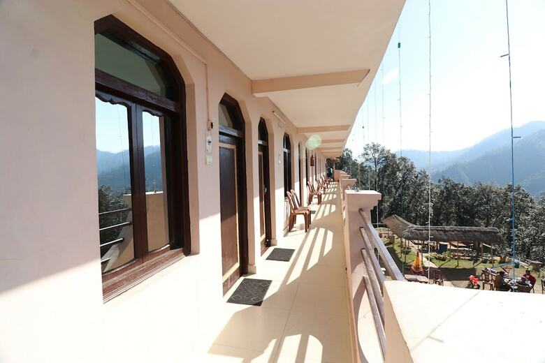 Hotel Oyo 27612 Maitri Holiday Home