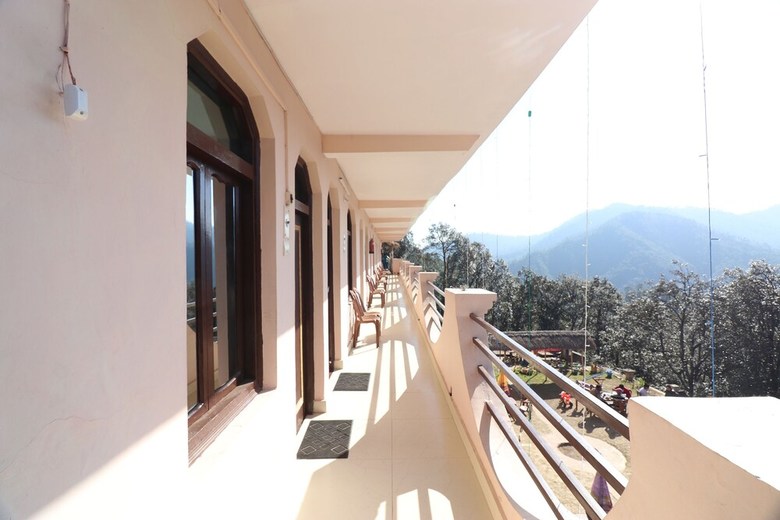 Hotel Oyo 27612 Maitri Holiday Home
