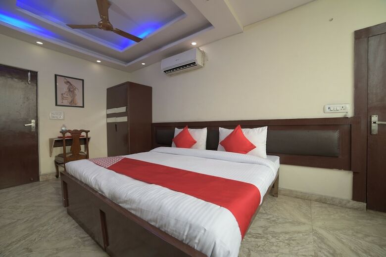 Hotel Oyo 28266 Travel Inn