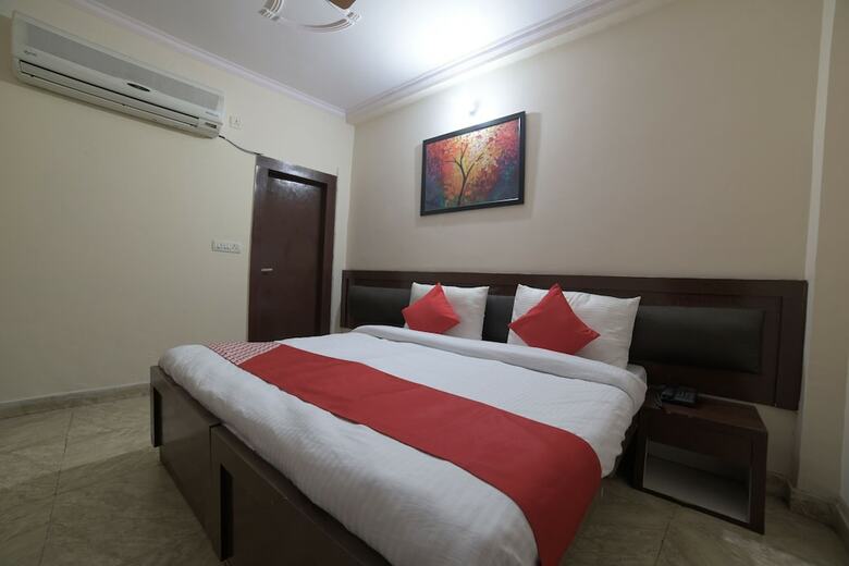 Hotel Oyo 28266 Travel Inn