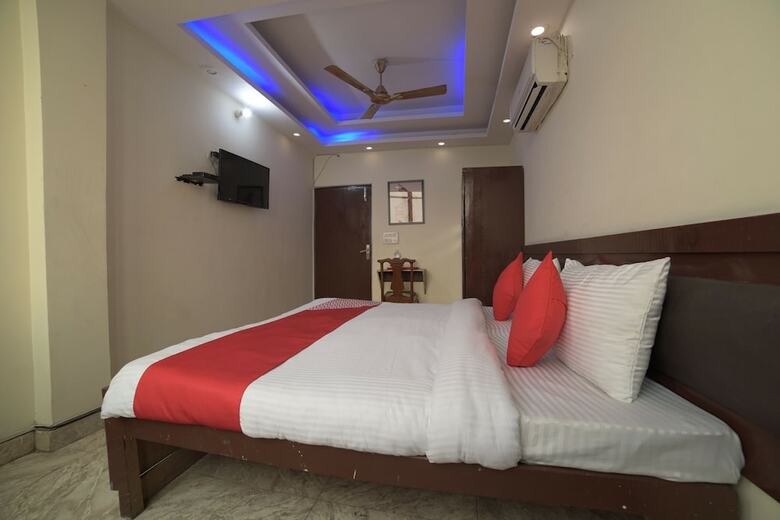 Hotel Oyo 28266 Travel Inn