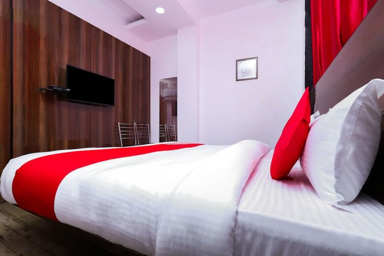 Hotel Oyo 28606 Kavya Residency