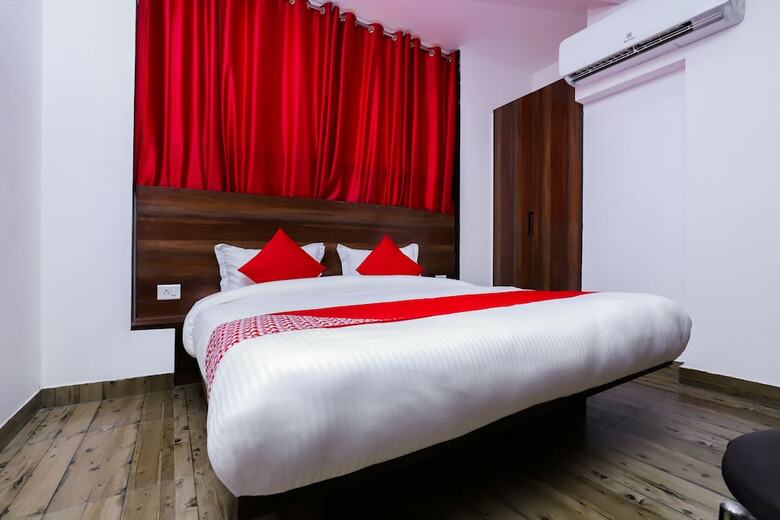 Hotel Oyo 28606 Kavya Residency