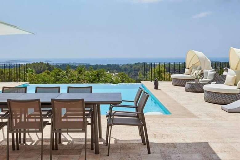 Apartamentos Villa Can Prats, Luxury Villa Surrounded By Nature