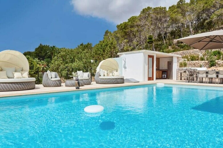 Apartamentos Villa Can Prats, Luxury Villa Surrounded By Nature