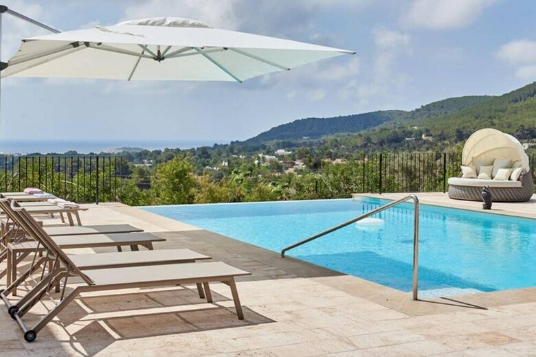 Apartamentos Villa Can Prats, Luxury Villa Surrounded By Nature