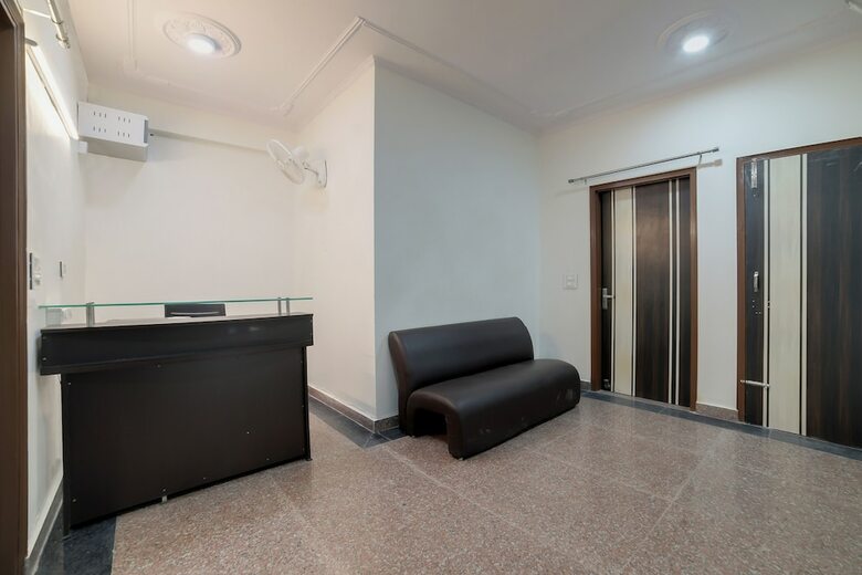 Hotel Oyo 28706 Navish Residency