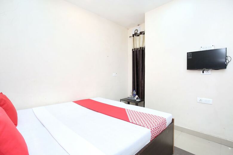 Hotel Oyo 15496 Shree Hari Castle