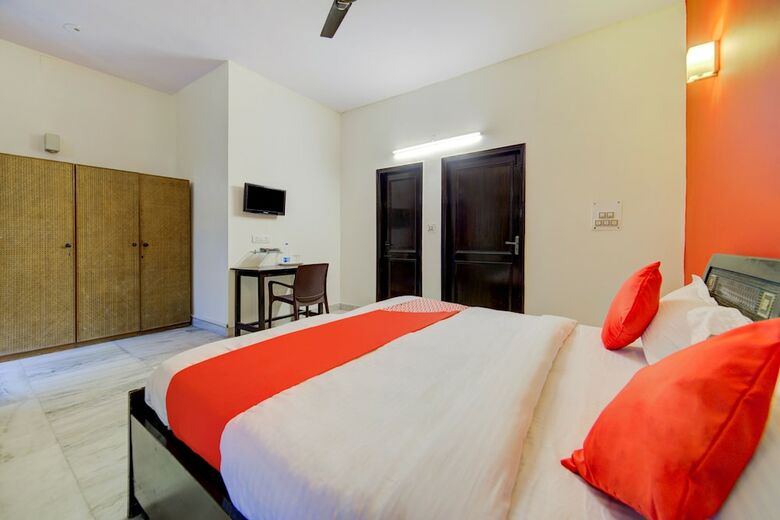 Hotel Oyo 28011 Shubhangni Residency 2
