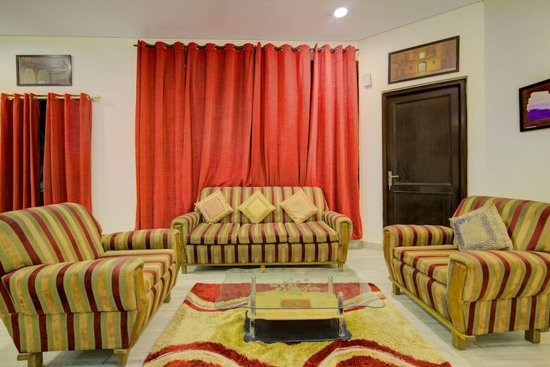 Hotel Oyo 28011 Shubhangni Residency 2