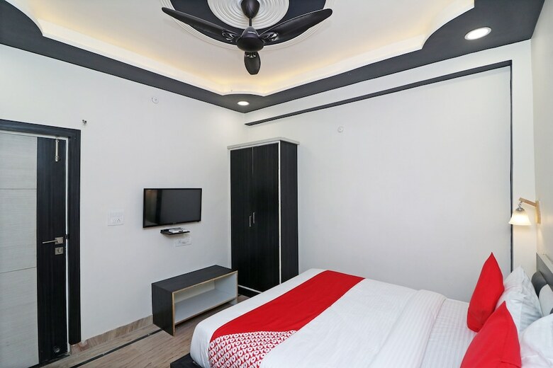 Hotel Oyo 29423 03 Townhouse Inn