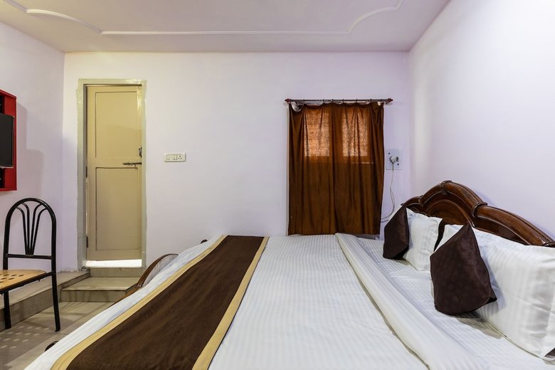 Spot On 37708 Hotel Royal Star