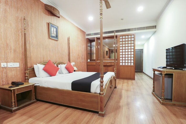 Capital O 5439 Hotel Shiraaz