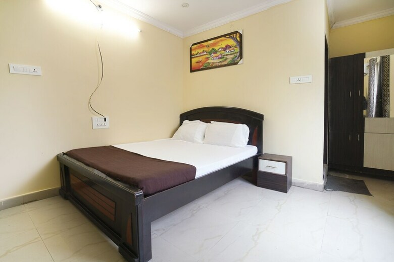 Hotel Spot On 24885 Royal Plaza