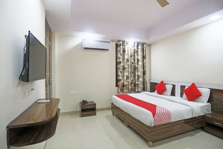 Hotel Oyo 13306 Rampal Palace