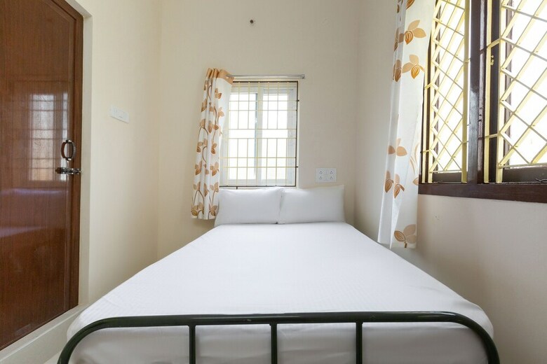 Spot On 44984 Hotel Palika