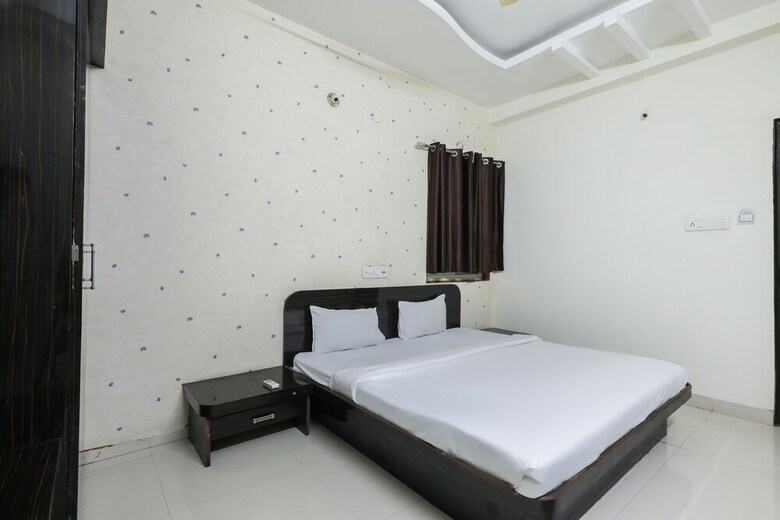 Spot On 49205 Hotel Shrinath Residency