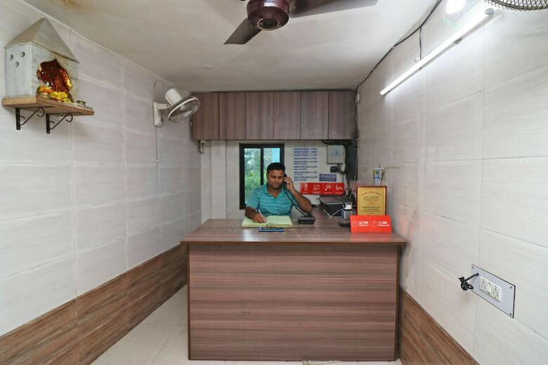 Hotel Spot On 44329 Sri Krishna Inn Lodging & Boarding
