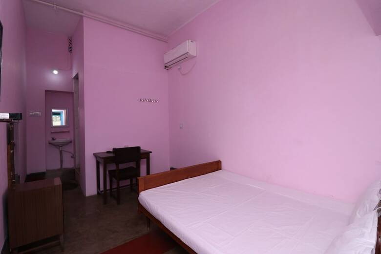 Hotel Spot On 44329 Sri Krishna Inn Lodging & Boarding
