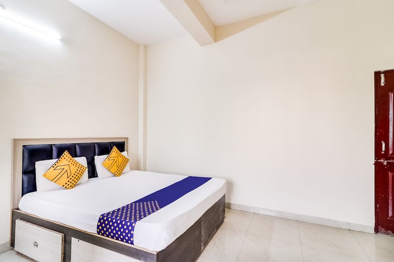 Spot On 37254 Hotel Krishna