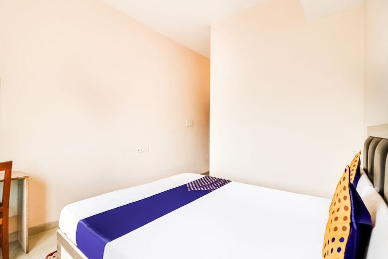 Spot On 37254 Hotel Krishna