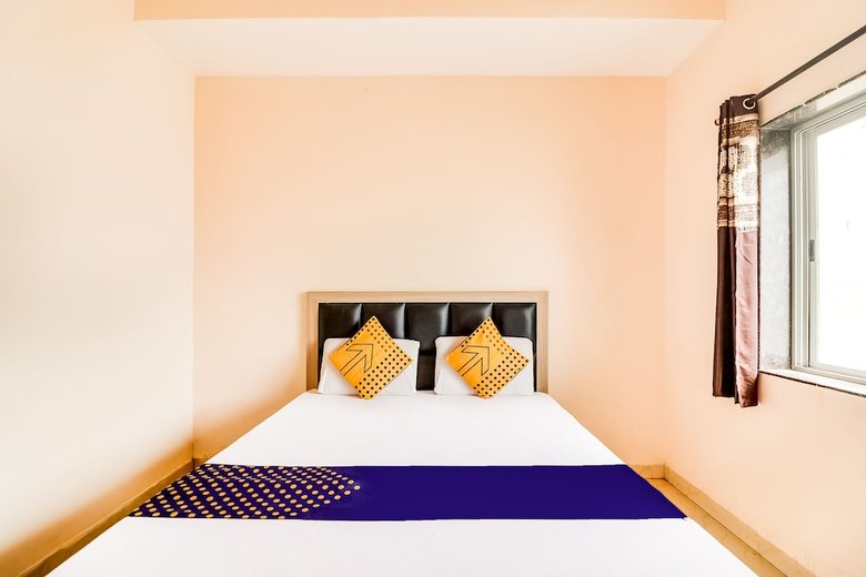 Spot On 37254 Hotel Krishna