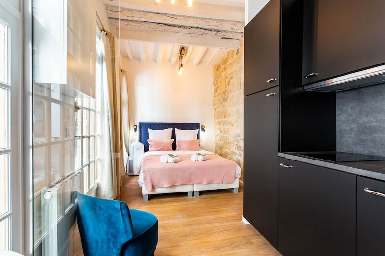 Dreamyflat - Heart Of The Marais