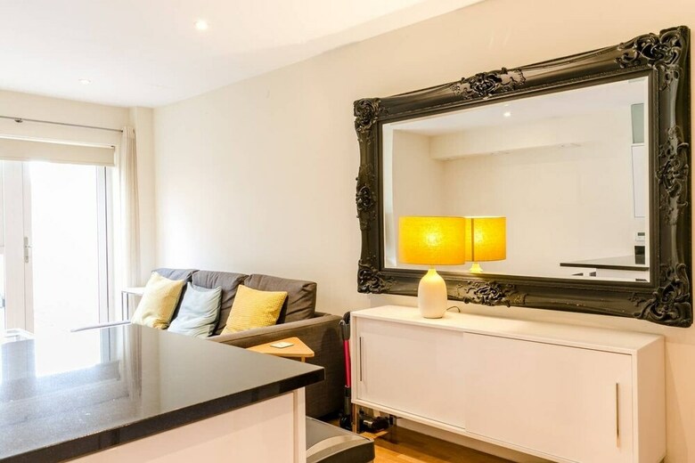Lovely 1br Home, Located In Farringdon, 2 Guests