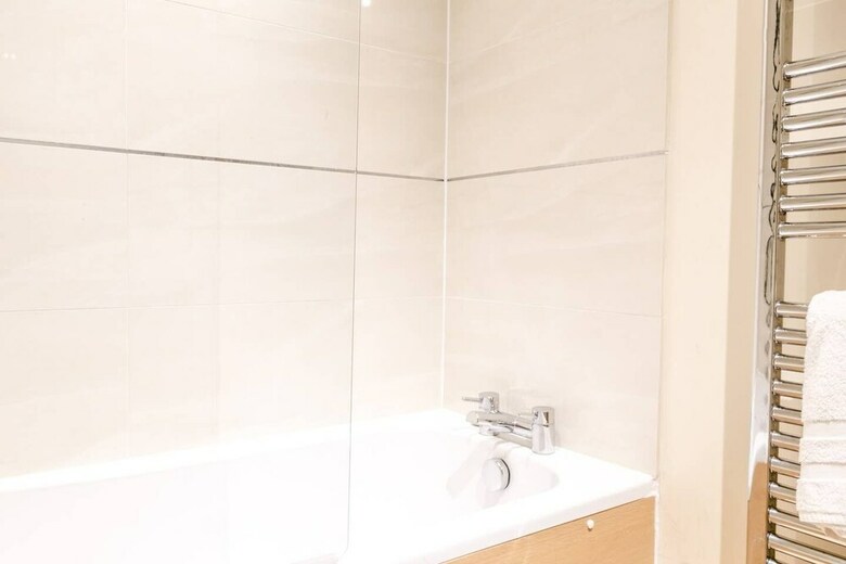 Lovely 1br Home, Located In Farringdon, 2 Guests