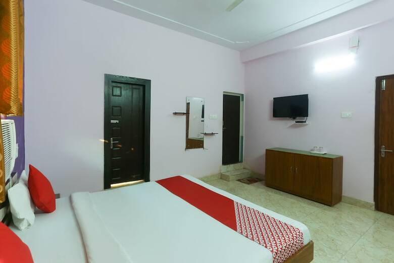 Oyo 61384 Hotel Vd Palace