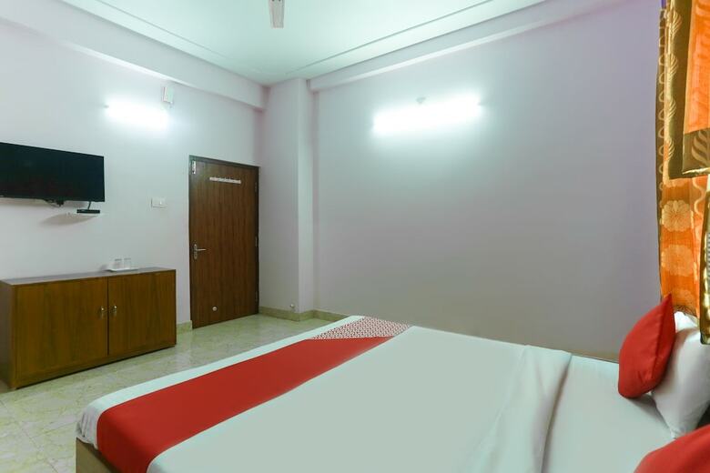Oyo 61384 Hotel Vd Palace